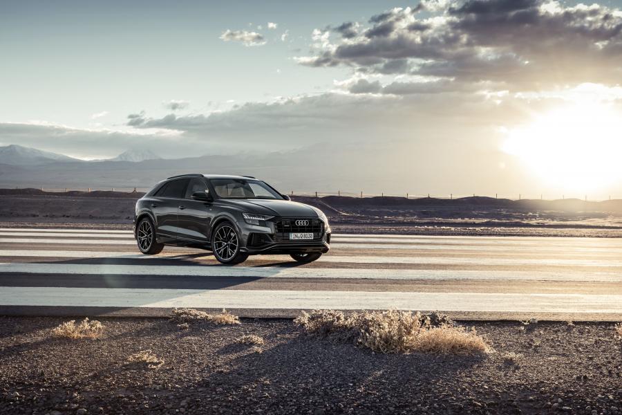  Audi Q8 55 TFSI Quattro S-Line 2018 года  (WW) (фото 22 из 36)